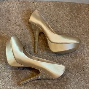 Steve Madden Nude Partyy-R pumps